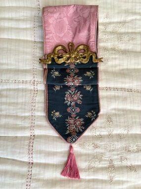 Vintage-Inspired Pink and Navy Floral Wall Hanging with Gold Accent